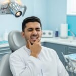 دليل شامل للتعامل مع ألم في الفك العلوي من الأسنان: من التسوس والتهاب اللثة إلى مشاكل المفصل الصدغي الفكي ونصائح العناية اليومية